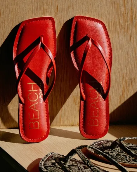 Bungalow Sandal in Red